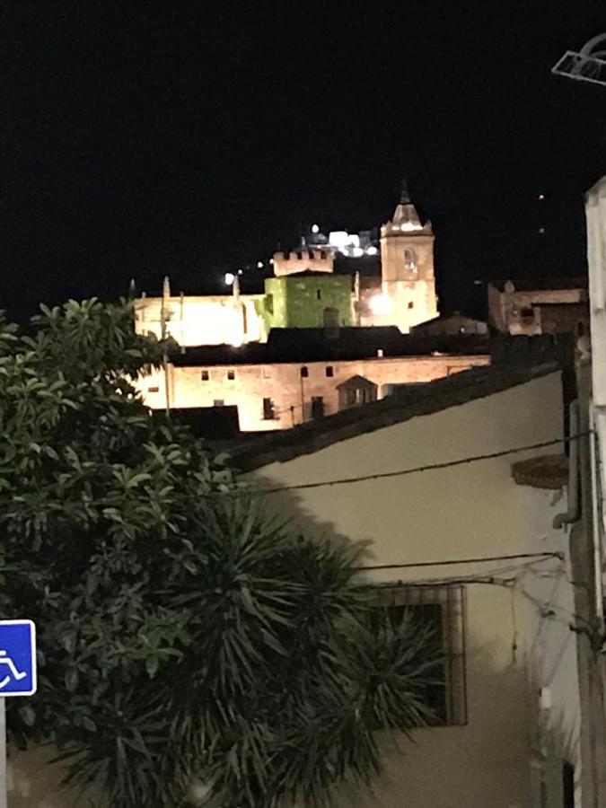 Centro Castillo 9 Caceres Ngoại thất bức ảnh